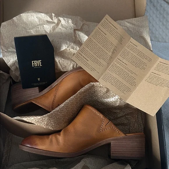 Frye Women’s Tan Leather Slip-On Shoeties. - Picture 10 of 10